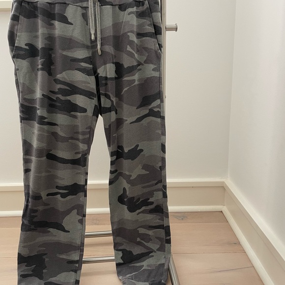 Splendid Camo Set Jogger in size Small and Hoddie in size Medium - Picture 2 of 4